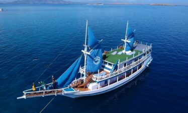 Komodo 3D2N Sailing Trip | Private Cabins | LA NISSA