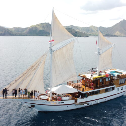 Komodo > Lombok Sailing Adventure 4D3N | LADY GRACE
