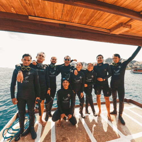 Fun Dive in Komodo with The Best Daily Boat | Expert Dive Guides,  Fun Crews & Exquisite Meals On Board | PAPITON DIVE