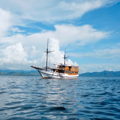 3D2N Komodo Sailing | Padar Sunrise | Pink Beach Escape | VINCA VOYAGES